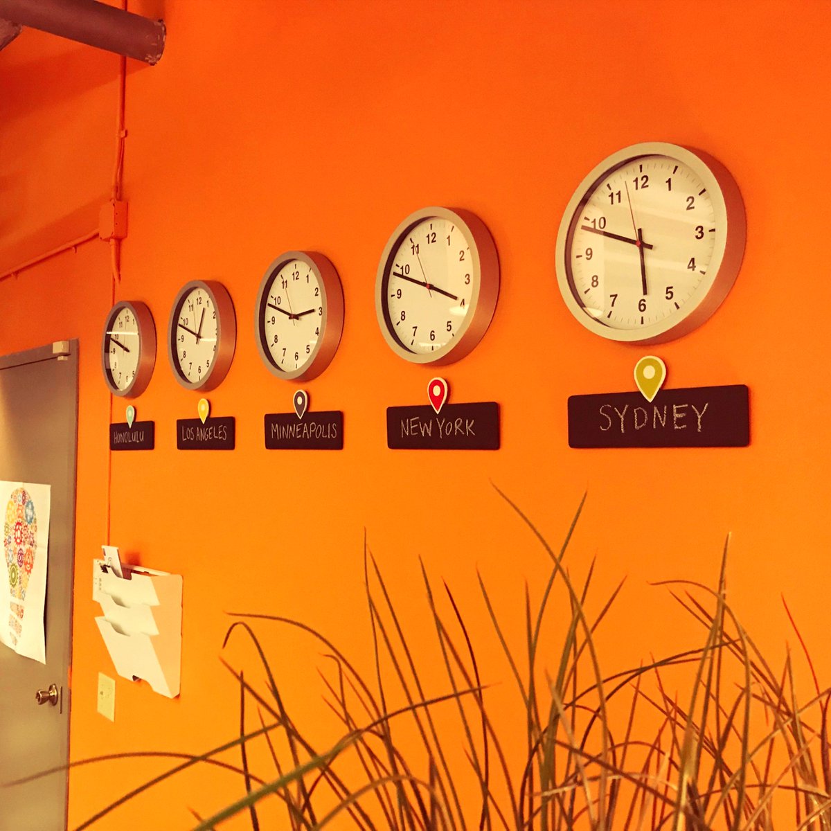 VoomCreative's tweet image. Now that we have our clock wall, we can officially say that time is on our side! 🕐🕜🕑🕠🕝
#office #officeclocks #timechange #timeonourside #whattimeisit #ontime #sydney #newyork #minneapolis #losangeles #honolulu #agency #creative #creativeteam #voomcreative #marketing #design