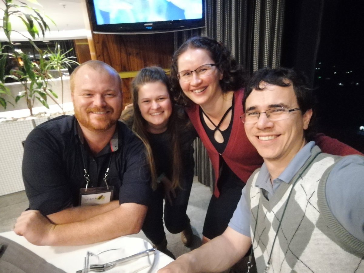 Gen_Theron's tweet photo. My second ever ento conference over. Met fantastic new people, won the lucky draw, got people excited about #LongTonguedFlies !! #ESSA21 #FBIP #Nemestrinidae #diptera #yearofthefly https://t.co/QrLZE7p6GE