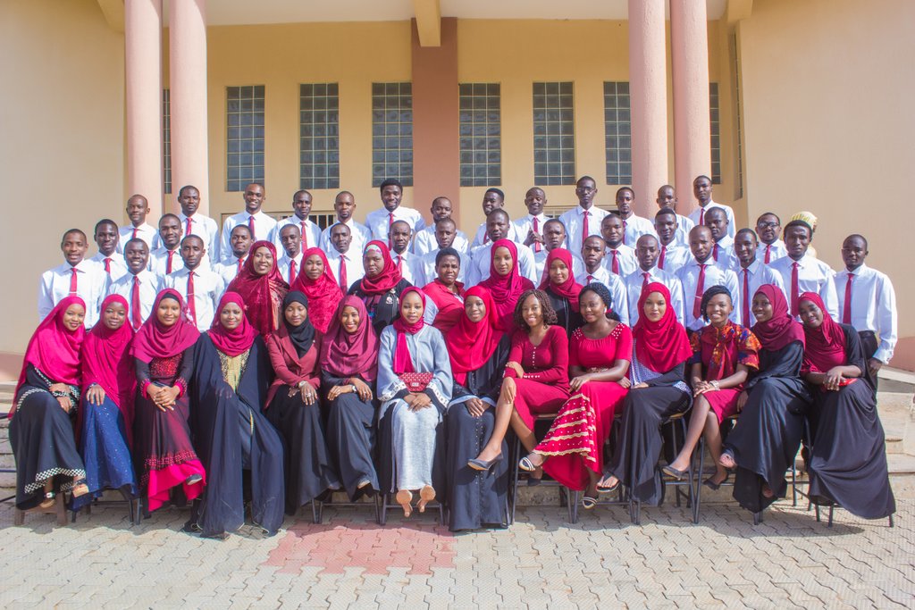 El_Neenah_'s tweet image. Alhamdulillah. Its official Dr. Bappa Aisha (MBBS ABU 2019). Another milestone achieved.