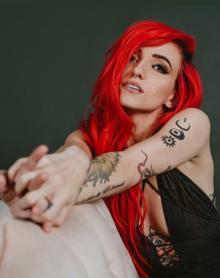 robhalll's tweet photo. WOW. SKIN AND EARTH ACOUSTIC NOW HAS TAKEN MY ENTIRE FUCKING SOUL!! THANK YOU @lights I LOVE YOU!! See you in a few weeks in NYC!! ♥️♥️♥️#SkinAndEarthAcoustic #Tabs #DownForever https://t.co/UG0yIs6HMw