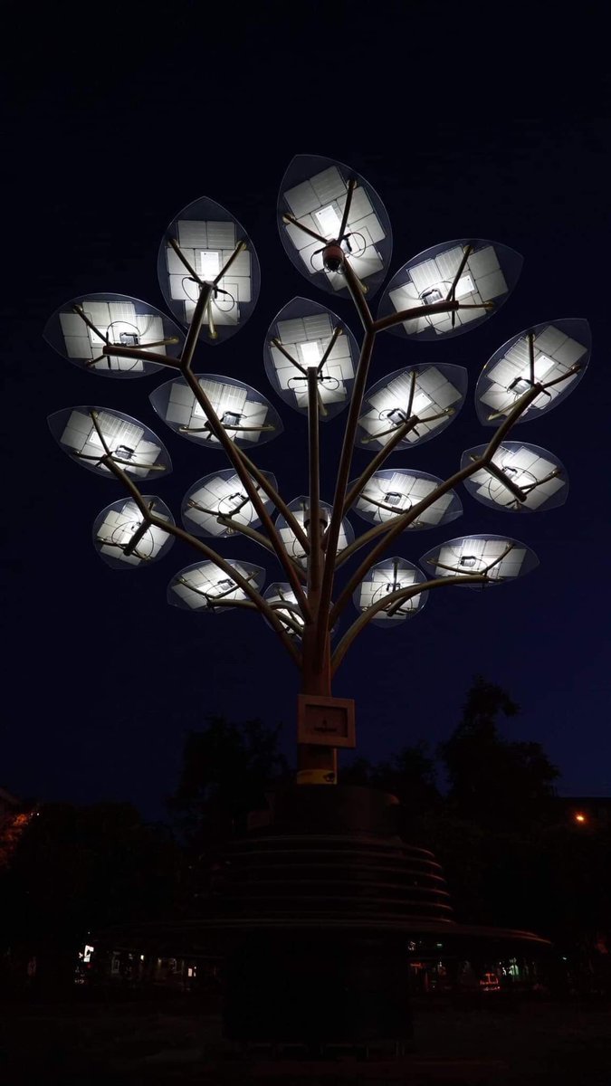 UNDPMoldova's tweet image. #Chisinau ☀️#solartrees are lightning the way! To a beautiful &amp;amp; sustainable #greencity! bit.ly/2NR0tqt