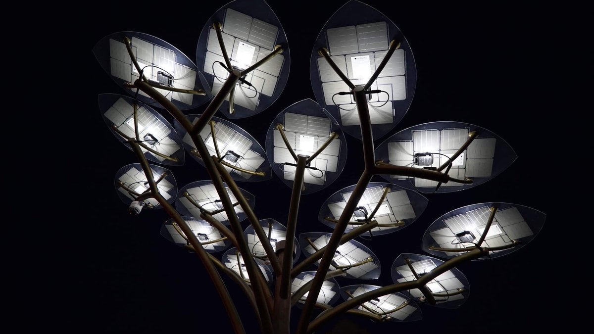 UNDPMoldova's tweet image. #Chisinau ☀️#solartrees are lightning the way! To a beautiful &amp;amp; sustainable #greencity! bit.ly/2NR0tqt