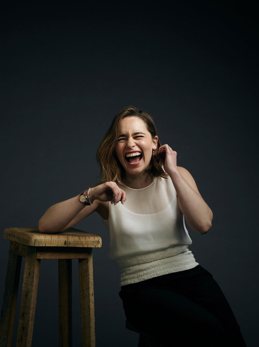 Cada dia que passa, admiro mais a beleza de Emilia Clarke.