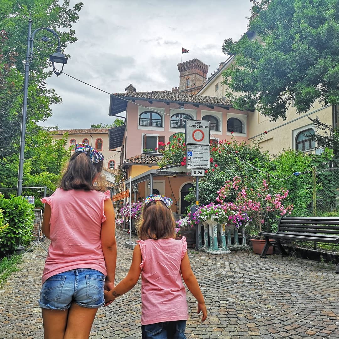 MammaInViaggio3's tweet photo. We ❤️ Langhe
Abbiamo scoperto Alba grazie al gioco della città, esplorato Wimu a BAROLO, il museo del vino sito all'interno del castello 
#babyshills #langheroero #monferrato #monferratoautentico
#atlnovara #turismonovara #novarasocial
@TuLangheRoero
@ATLALEXALA
@ATLNovara https://t.co/DtplPxKoLJ
