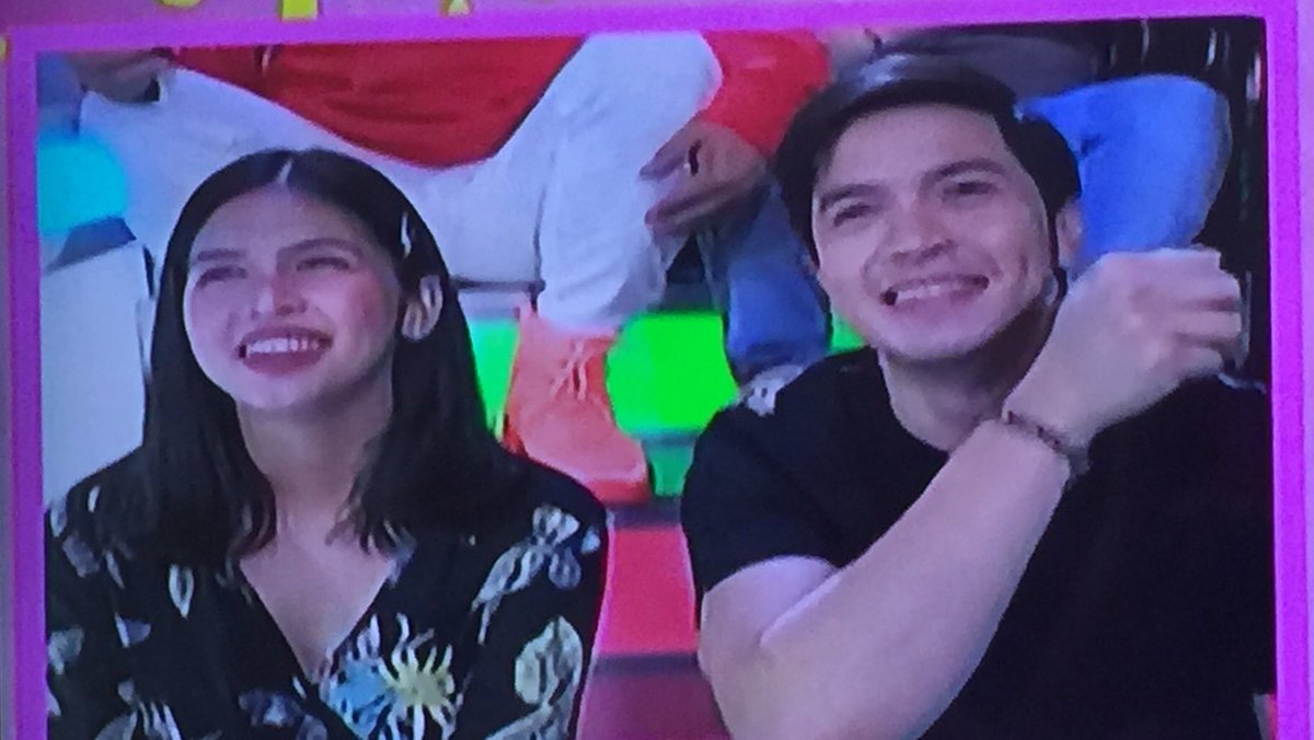 deserve923's tweet photo. Nakakairita na naman sa mata ng mga kurimaws ...nyahahaha !!
Sabayan pa yung tutok ni cameraman maichard shipper habang nagkukwentuhan 😂😂😂
#aldubstillformidable https://t.co/l7z4KnI8TE