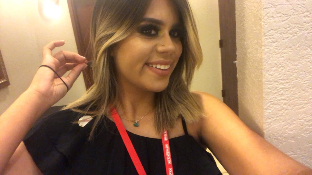 GeenaMarie5's tweet photo. Algo distinto a lo que acostumbro 💚💄 #work2 https://t.co/ysHzakLyRm