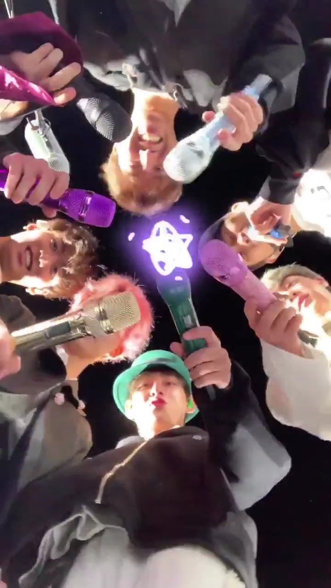 yunbaery's tweet photo. I have been an ARMY for 800 days. Thank you, Bangtan for all wonderful 800 days 💜💜💜
#800daysWithBTS #BTS #BTSARMY @BTS_twt https://t.co/KgtjdNUszR