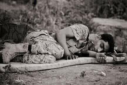 ابناء الفقراء يموتوا دفاعاً عن الوطن وابناء الاغنياء يدرسو خارج الوطن

ثم ياتي المتعلم من خارج الوطن ليعطيك محاضره عن حب الوطن وإن الوطن للجميع

أليس ظلماً💔...#Abdel Fattah#