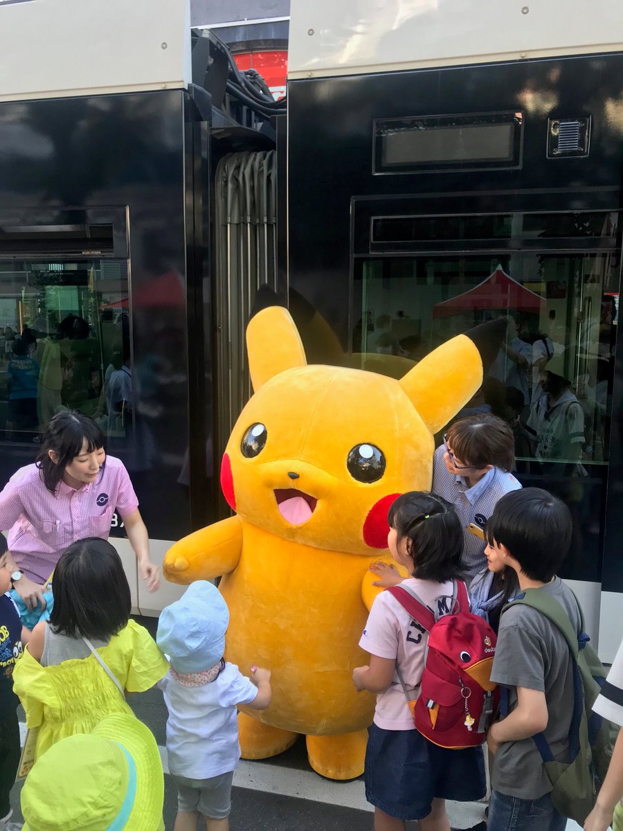 札幌市交通局 En Twitter 本日 7月12日 金 から9月1日 日 まで ポケモンスタンプラリーが開催されます 地下鉄駅を巡り ゴールの ポケモンセンターサッポロでポケモングッズをゲットして下さい 写真は 先日の四番街まつりにサプライズで市電の前に登場した