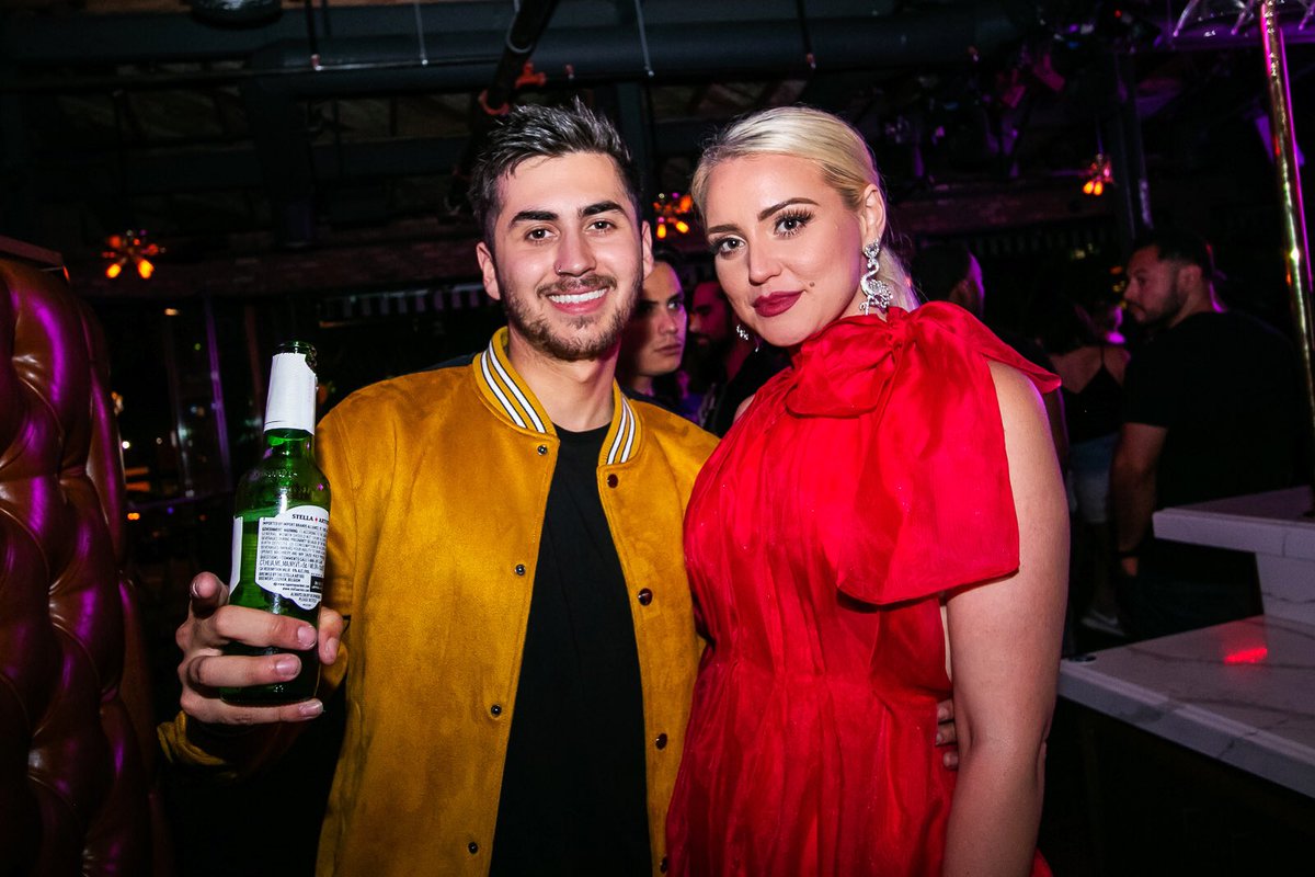 offthestripdtla's tweet photo. And the winner of #offthestripweho season 4 is @robbie_dean1 
🎤🎉🎉🎉💸💸🍾

#weho #singingcompetition #roccosweho https://t.co/b7YxqcnyPq