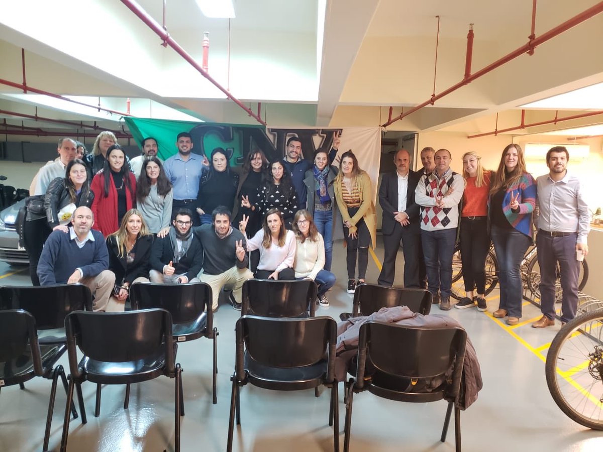ATE_Junta_CNV's tweet photo. En el día de hoy con la presencia de su hija, sus compañeros, varias juntas internas y miembros del consejo directivo de Ate Capital, se realizó un homenaje a nuestro Compañero Carlos “Negro” Colonna, a un año de su desaparición física.
¡Hasta la Victoria, siempre! https://t.co/JkZc9Y8c6m