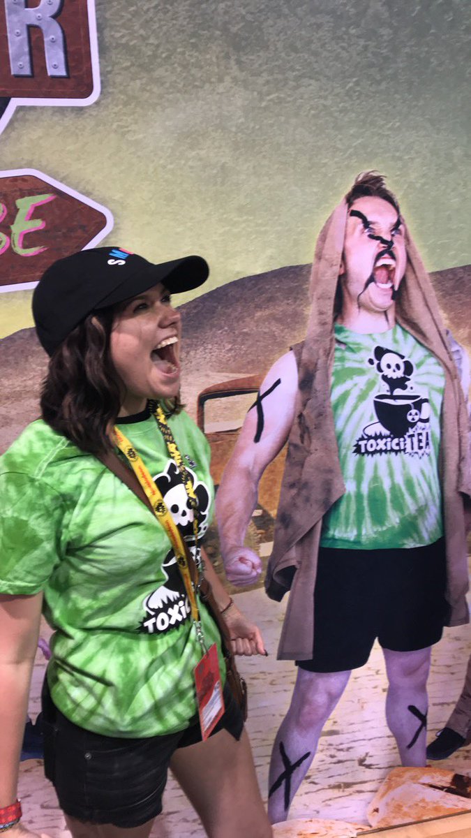 take5cass's tweet photo. I really could be Shayne’s twin though. So excited for Smosh Summer Games Apocalypse #teamtoxicitea 💚 https://t.co/AWUhsDtf4r