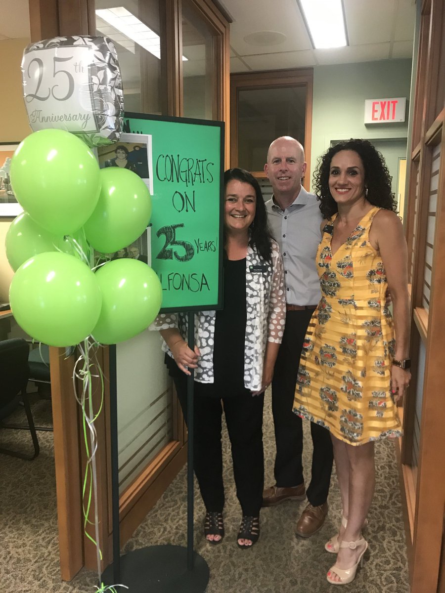 fofi_siggia's tweet photo. WOW, time flies , celebrating 25 years at TD bank. Great day celebrating with my peers!!❤️⁦@tracy13moore⁩ ⁦@EricGriggs_TD⁩ https://t.co/PoHz9ojLT7