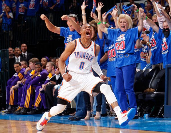 OKCThunderFR's tweet photo. Une loyauté inébranlable, un amour inéluctable pour la balle orange et la ville d’Oklahoma, un compétiteur hors pair et un mental d’acier. Tu es le plus grand joueur de l’histoire du Thunder et tu resteras dans le cœur de tous les fans ! Merci pour ces 11 années, @russwest44 ! https://t.co/t2XJqtVhQr