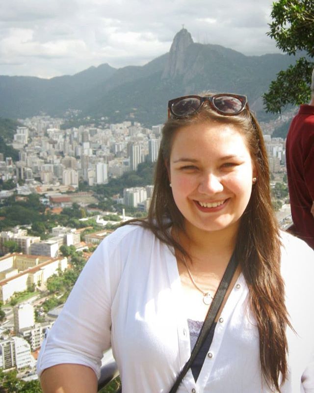 AChileTB's tweet photo. Hola viajeros: soy Vero de @cuentomisfotos y hoy les voy a contar sobre mi viaje a Río de Janeiro en Brasil en el 2015. 🇧🇷 😉Que opinas de viajar solo? 
Creo que muchos pueden sentirse identificados cuando decidieron viajar solos por primera vez... 🍍E… https://t.co/WMo77a5mGr https://t.co/gC6y4ITX5M