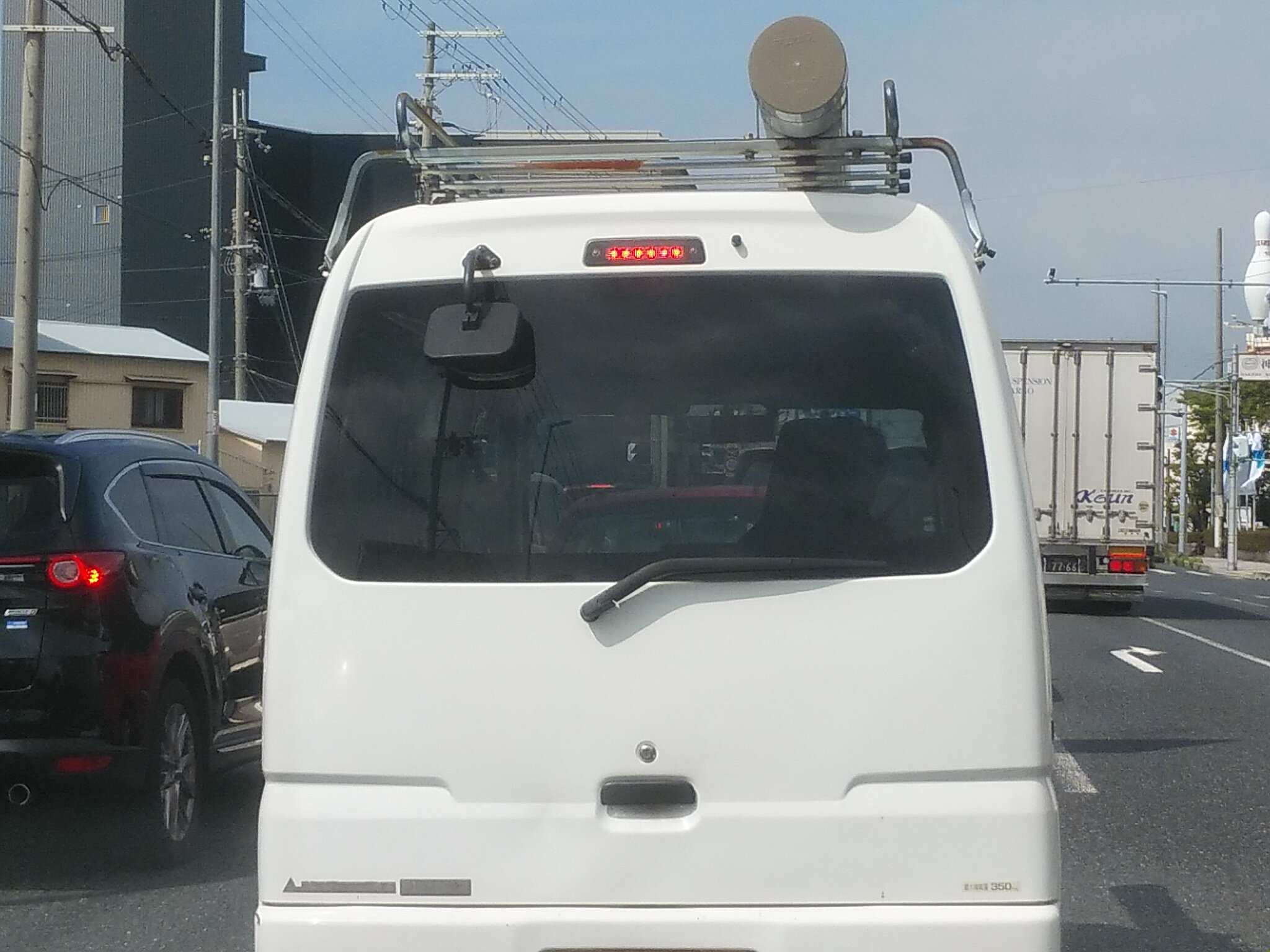 よこよこ 今日見かけた ミニキャブミーブバン です 職人さん のお仕事グルマみたい 考え方のチェンジが出来る方にはevはとっても良いクルマです １日の走行距離を一度振り返ってみてはいかがでしょう ミニキャブmievバン ミニキャブmiev