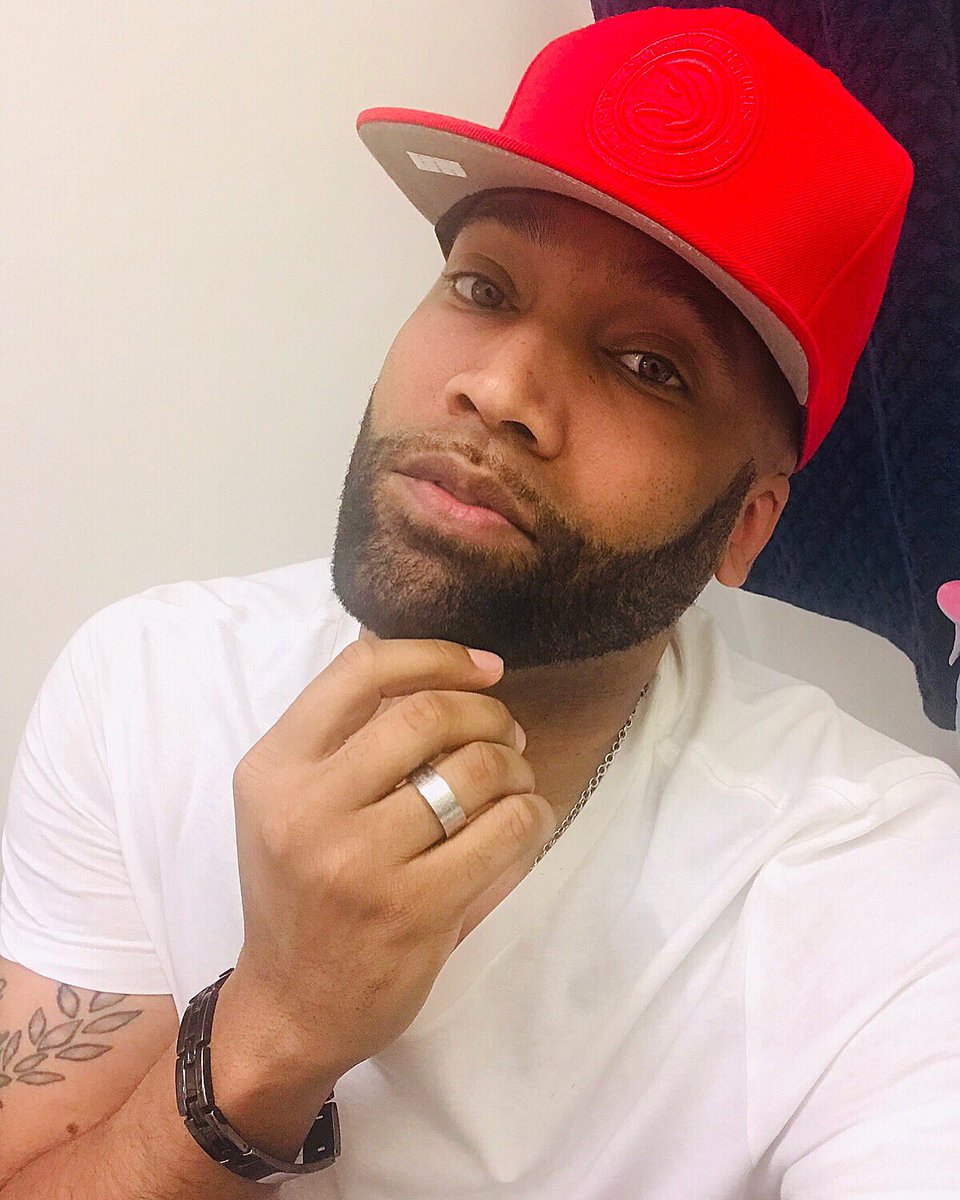 KingOhaji's tweet photo. Keep on what ya doing cuz it’s never been done to me 🤪 #Virgo #PrinceCharming #WithMe #beardgang #husbandmaterial #FlightBae #BaePeriodt #loveislove🌈 #ManOfYourDreams #blackgaymen #TallMen https://t.co/JUojj5AEk5