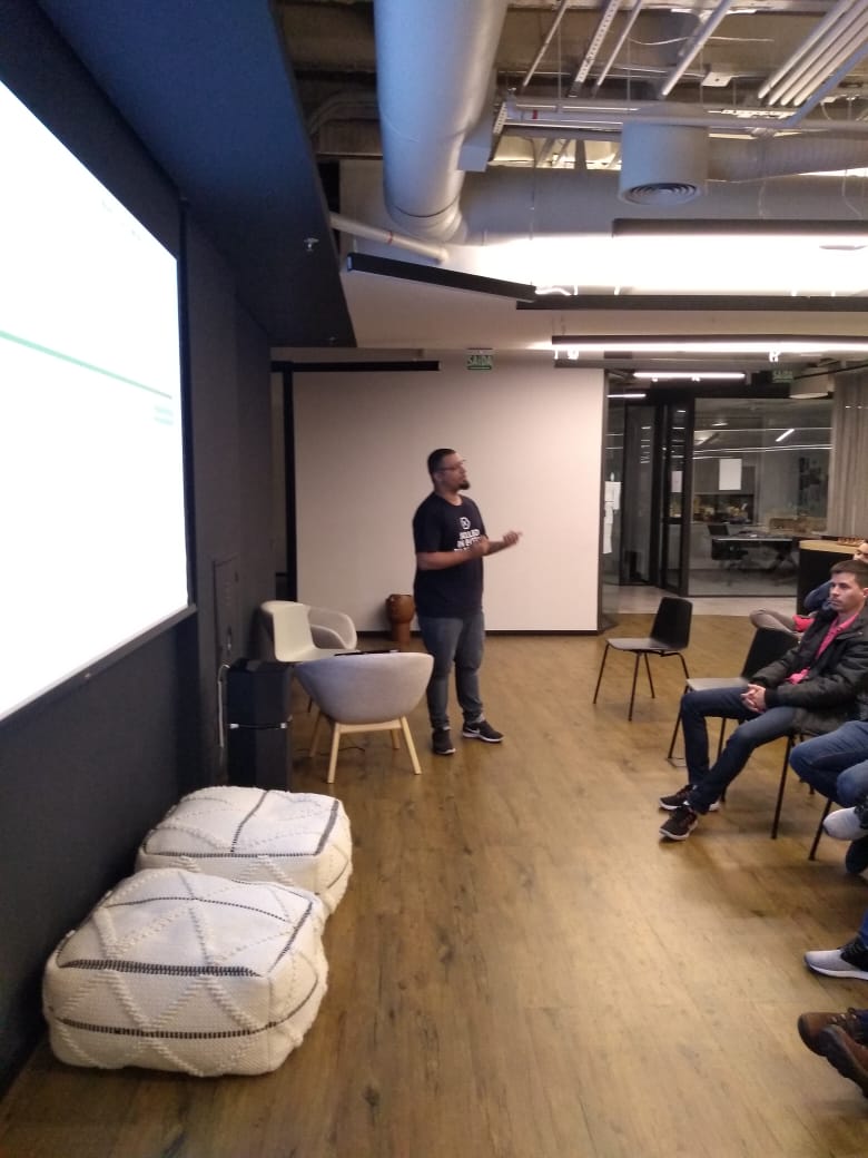 LucasTeles42's tweet image. Grande #meetup do #SampaDevs 

Muito bom poder compartilhar as novidades do C#8 com essa galera 🤓