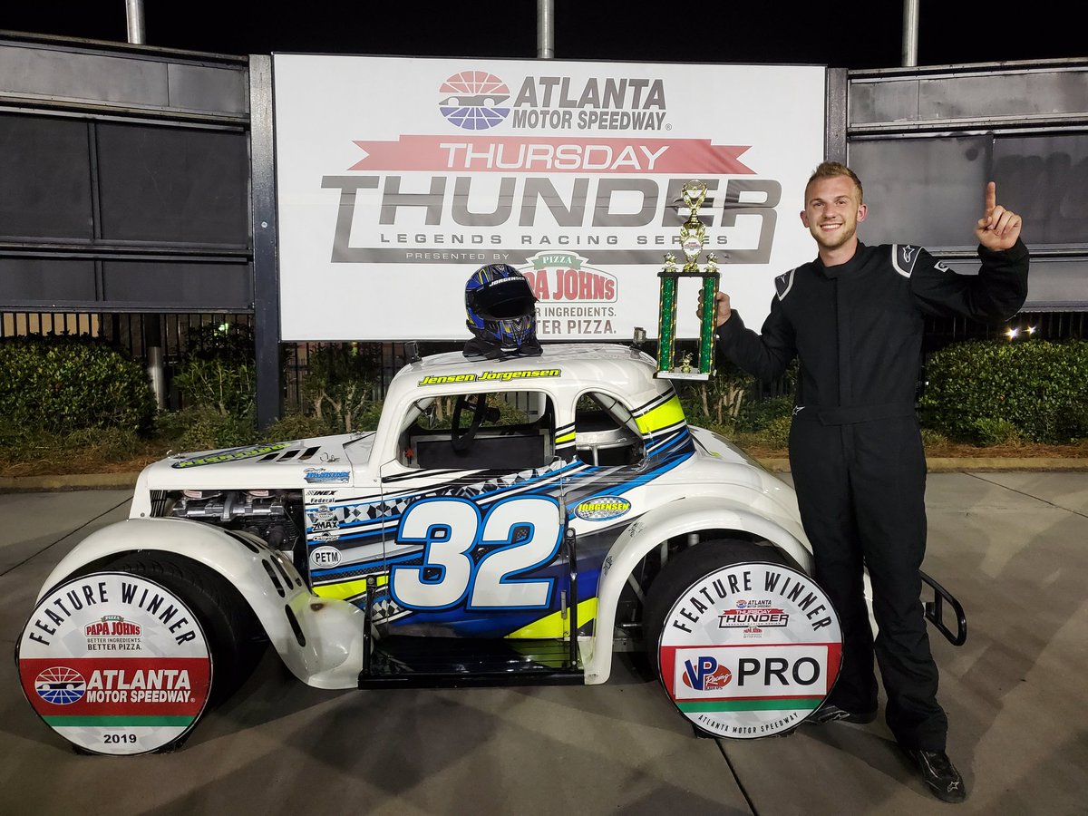 JUST 3 POINTS!!! With tonight's <a href="/VP_Racing_Fuels/">VP Racing</a> Pro feature win, <a href="/JensenJorgensen/">Jensen Jorgensen</a> is just 3 points behind current leader Josh Hicks going into next week's championship finale! 👀🔥🏁

#PapaJohnsThunder #mytrackmyroots