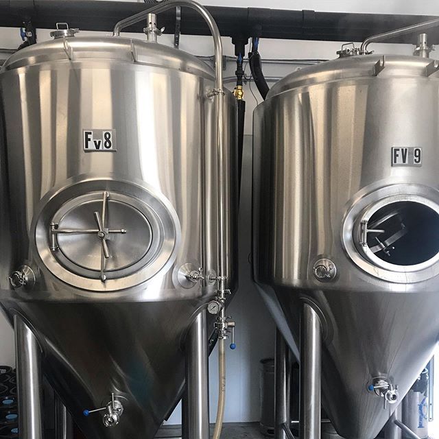 That new new ✨
.
.
.
#6riversbrewery #sixriversbrewery #tanks #thatnewnew #brewequipment #shiny #whatwillwebrewnext #craftbrew #craftbeer #brewing #craftbrewery ift.tt/2G9mAlL