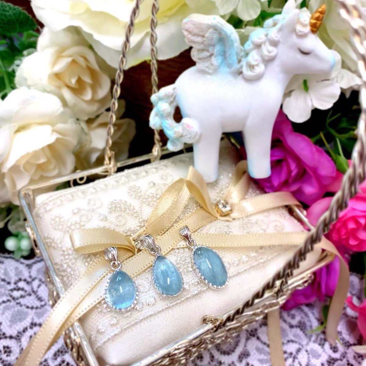 monpetit_ange's tweet photo. こちらは大人気 #ラリマー と #アクアマリン です💎

これから本格的な夏🏖に向けて、普段使いのアクセを爽やかなカラーで揃えてみませんか😌

ラリマーは色んな形のルースも揃えております😍‼️

気になる方は #インスタ に飛んでください🎀 https://t.co/PkEQmwuMJK https://t.co/WzjpW2QFIA