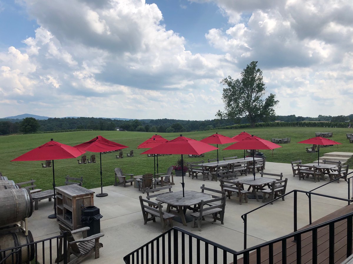 women_oc's tweet photo. This spot is calling your name for a post round Chardonnay! #19thHole #GolfRedefined https://t.co/7dRAljyWR7
