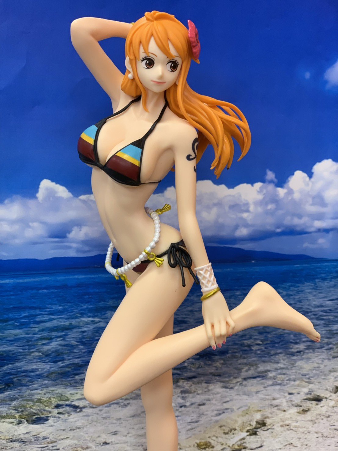 Twitter 上的 タイトーfステーション イオン新潟西店 景品入荷情報 ワンピース Glitter Glamours Color Walk Style ｰnamiｰ 入荷しました٩ ๑ ๑ ۶ イラスト集の扉絵のナミを立体化 スタイル抜群な水着姿に 目が奪われてしまいますね 水着の色が違う全２種