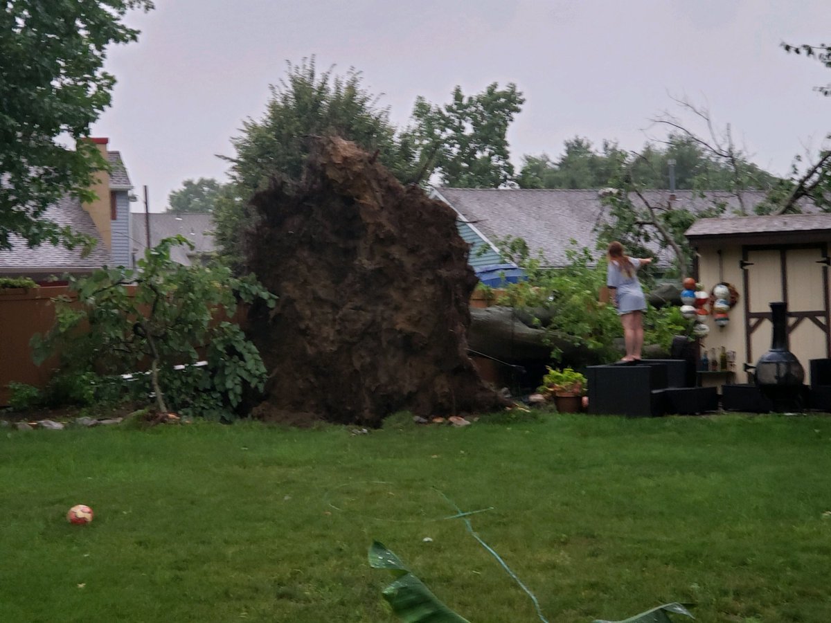 InfinityFloatNJ's tweet photo. @6abcadamjoseph @NWS_MountHolly Came through my brother’s yard in Birchfield https://t.co/sIZOTzHZdY
