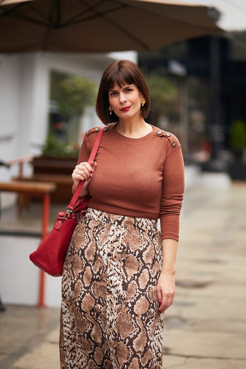 divinaejecutiva's tweet photo. ¡Obsesionada con este estampado! Mi nuevo post con otra prenda más en snake print.
Fotos por: Junior Tokumaru https://t.co/TDKsrWJh3C https://t.co/3xHugmjGkb