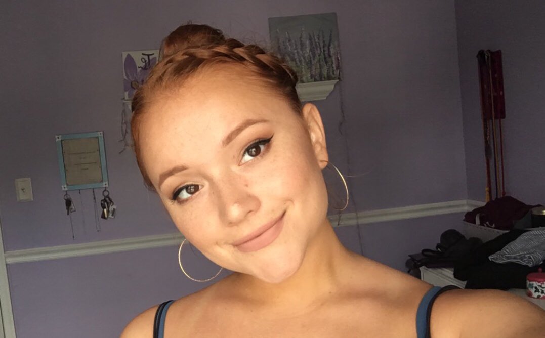 AutyLyn's tweet photo. Hoop earrings make me feel like a whole different person https://t.co/LnMnveH6Hb