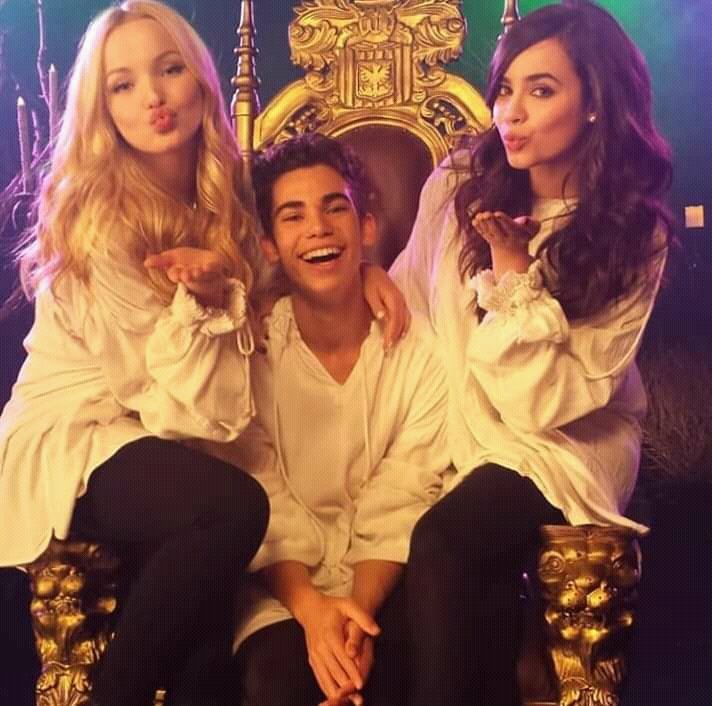 SofiaCarsonCol's tweet photo. Cuteee😭 https://t.co/b2s8RUrVxS