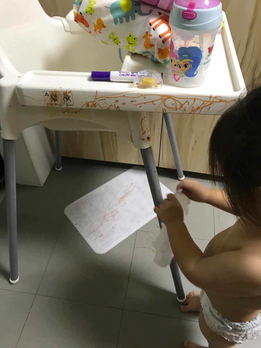 thundertweep's tweet photo. I see other people’s toddlers so cute 😍😍😍😍😍 then I rmbr I have one also but the feel so different 😅 throwback to 2 days ago when I was cooking with my back facing her & thinking how cooperative she was that day, not knowing the surprise that awaited behind me 😆 #WithWabi🎀 https://t.co/UEw7pnpXir