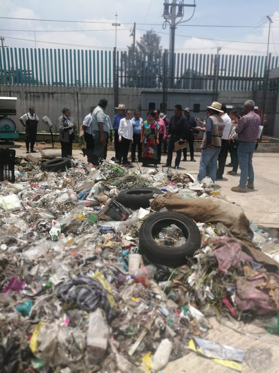 SEGIAGUA's tweet photo. El día de hoy recibimos a la Dra. @Claudiashein jefa del @GobCDMX y a la alcaldesa de @Alc_Iztapalapa @ClaraBrugadaM en un recorrido por la Planta de Bombeo “La Colmena” donde se explicó el funcionamiento de la instalación y las consecuencias de arrojar basura en las vialidades https://t.co/F9oTKm1F6n