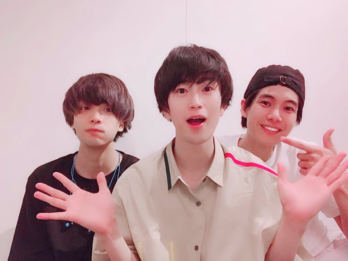 For_D_official's tweet photo. For-D No.03の稽古☆

今日は陽介の誕生日🎂
みんなでお祝いするために集まったの図

忘れてないよ！ほんとだよ！！

陽介、お誕生日おめでとう🎊

#For_D https://t.co/yGShz7G8m3