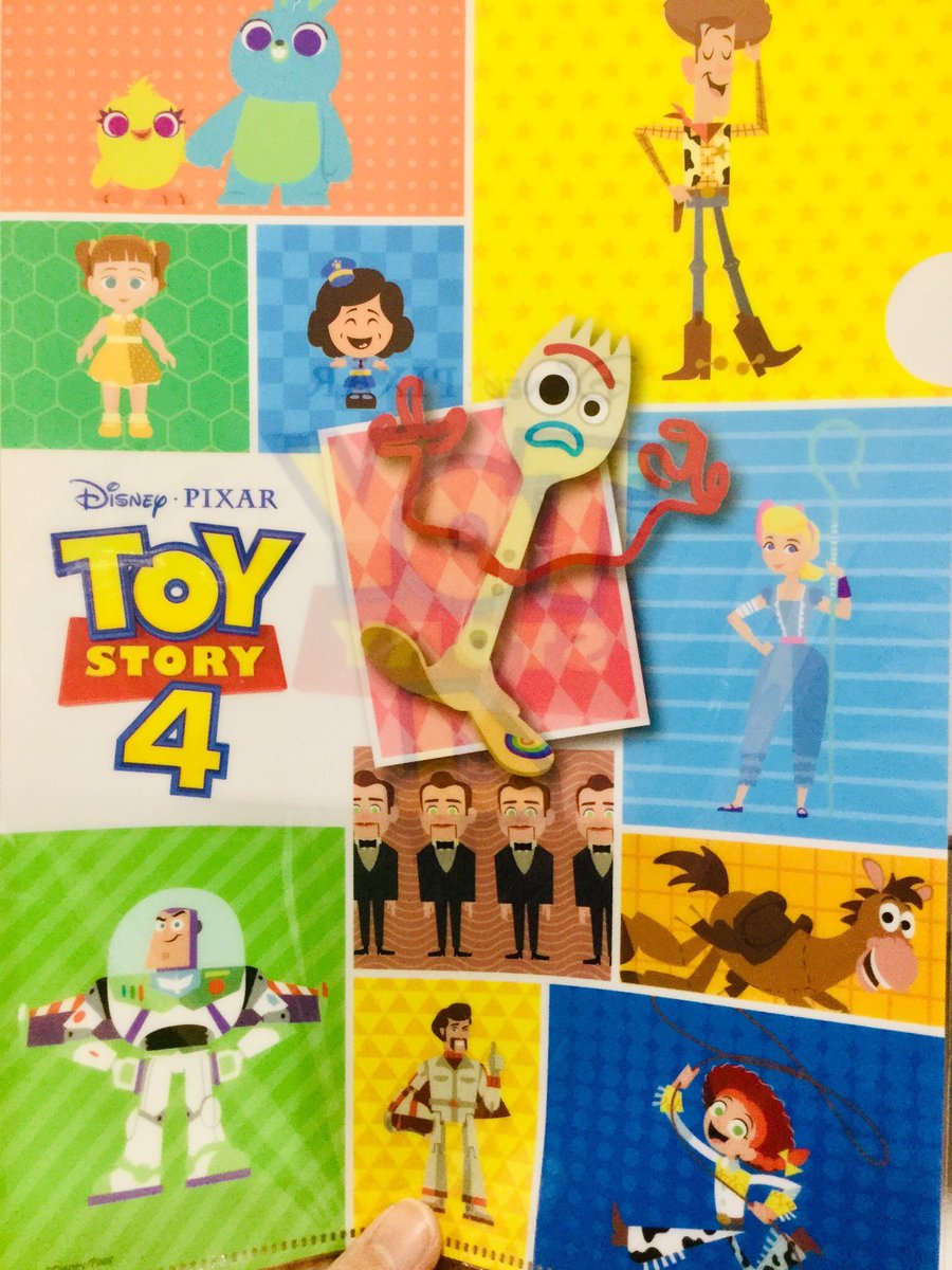 セガ八戸 こんにちは バズーカです 本日から セガ タイトー限定 トイストーリー4プレゼントキャンペーンが始まります トイストーリーの景品のブース 500ご利用でクリアファイル1枚が貰えます クリアファイルは全2種類です 今日から映画も公開