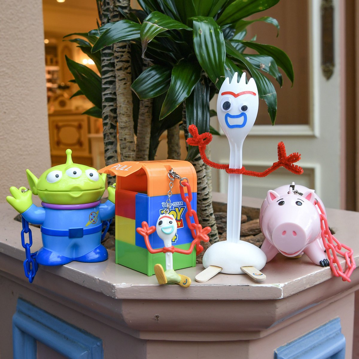 Mezzomikiのディズニーブログ フォーキー ハム リトルグリーンメン 東京ディズニーリゾート ミニスナックケース発売中 詳しくは T Co Xqdpyzjxum