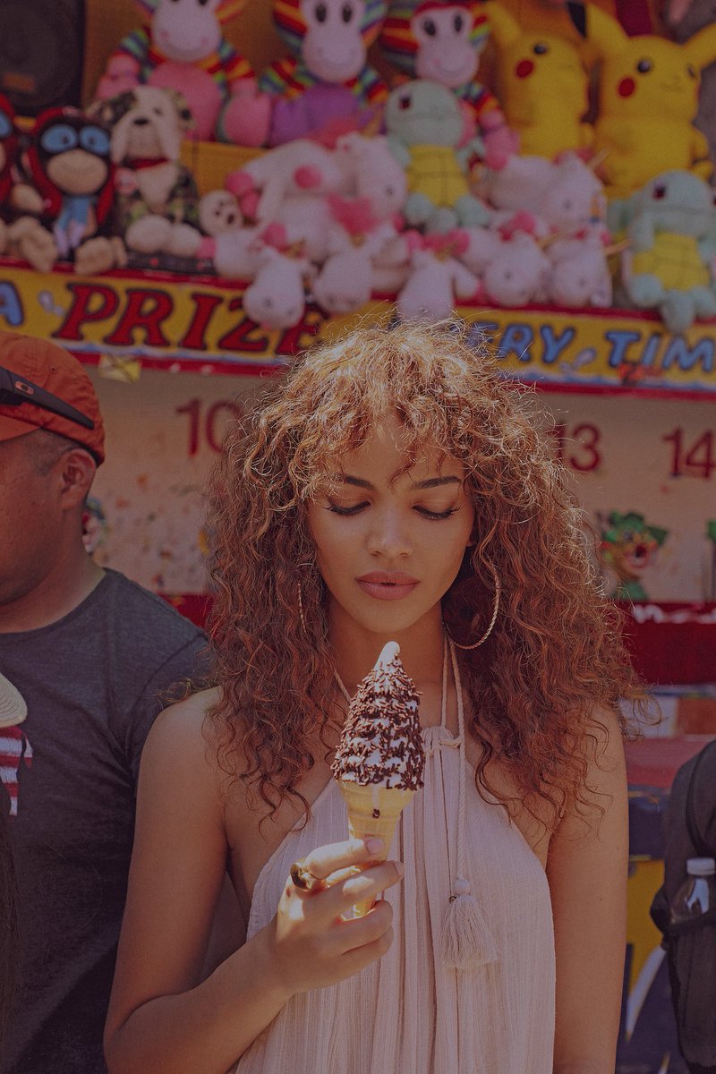 lesliegrace's tweet photo. ...🍦🧸💭 #mejorSOLA 
Link in bio! https://t.co/4N4ts2o5Wn