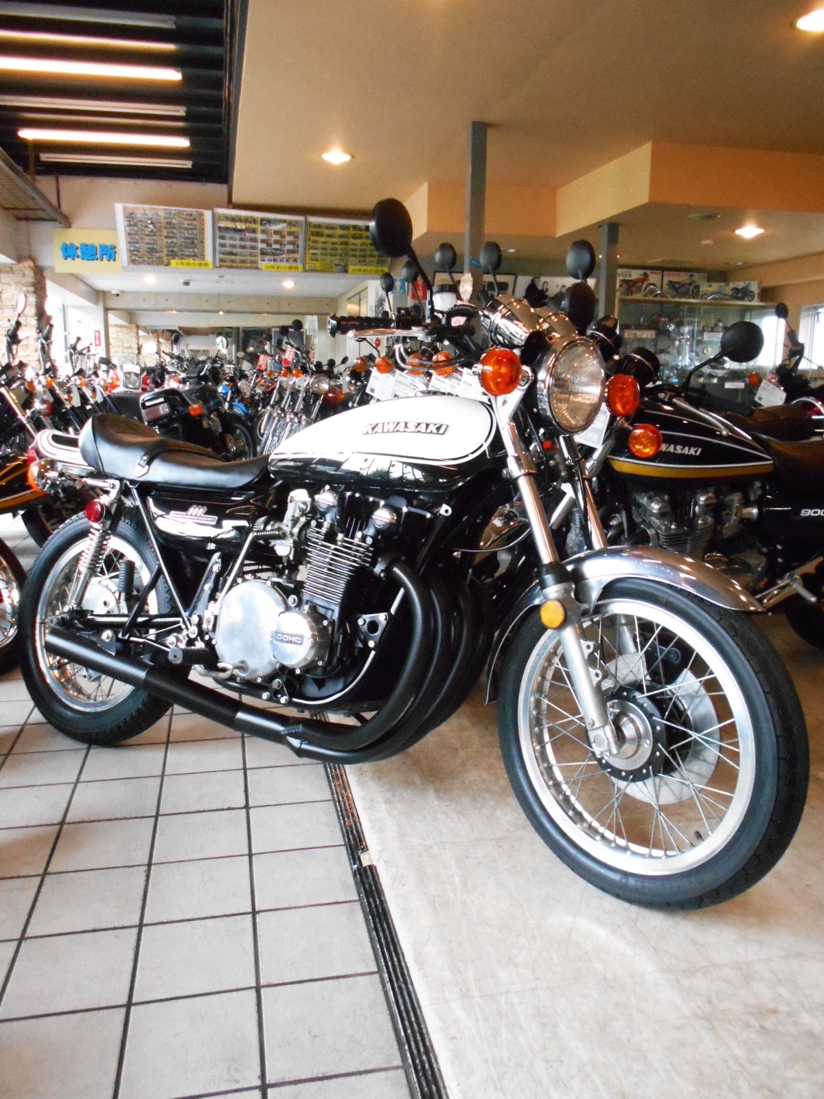 株式会社ウエマツ A Twitter 国内最大の国産絶版バイク在庫量を誇るウエマツ東京本店ショールームは 各車を直接ご覧頂き 比較しながら愛車選びをお楽しみ頂けます 3連休は ウエマツ東京本店へ Z1 900super4 国産絶版バイク専門店 ウエマツ