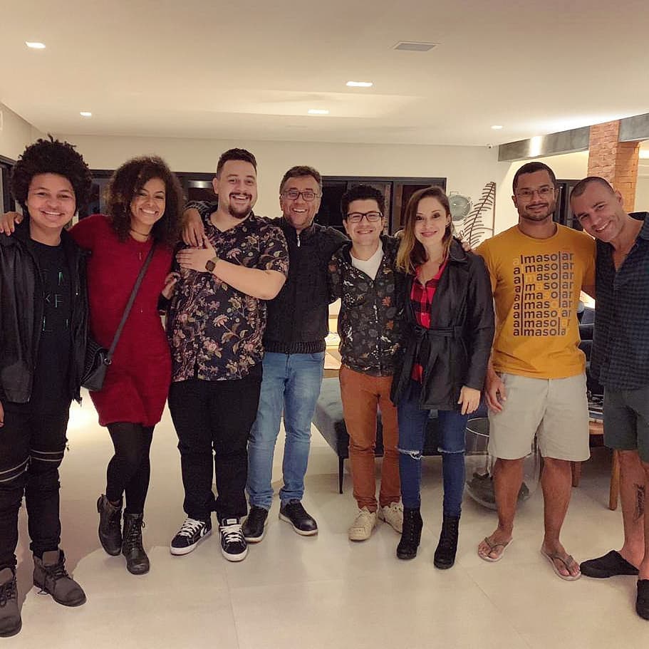 odonodolar's tweet photo. #REPOST
@marianarebelo1
Ontem estreou o programa #odonodolar na @multishow do qual participo como roteirista ao lado do @jrfigueiredo7 @fernandamgentil e @felipeflexanovo Parabéns a todos! Bora assistir!! #roteirista
Com a mega direção de #silvioguindane 😎 https://t.co/pfVpt0AqCF
