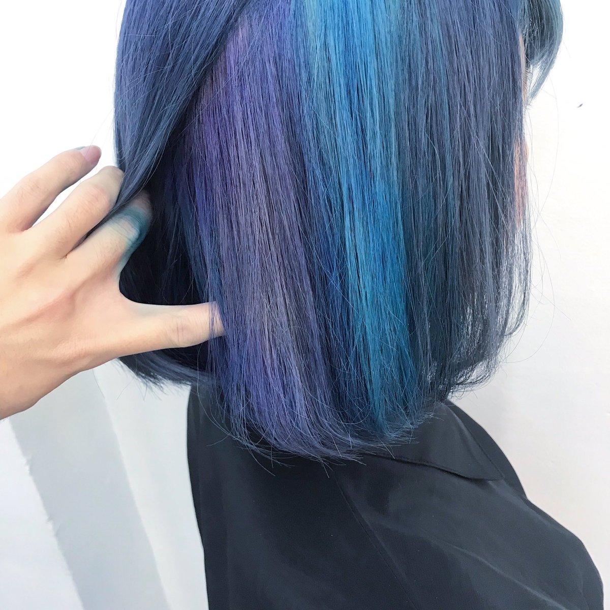川畑晋也 原宿 美容師 ハイトーンヘアー En Twitter ダークネイビーカラーxインナーラベンダー ターコイズブルー 表面ダークネイビーからのインナーはラベンダーとターコイズブルーに 場所は原宿竹下通り ご予約はdmまたはリプ ラインにて承ります Line