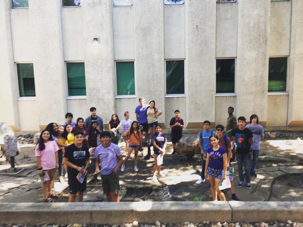 unttrioub's tweet photo. Day 4: students had the opportunity to participate in a scavenger hunt on the University of Texas at Dallas campus. This is Eva Silvia's group flexin! #TRIOUB #UNTTRIO #UBSummertime #collegetour #utd https://t.co/lUWvhPIl0R
