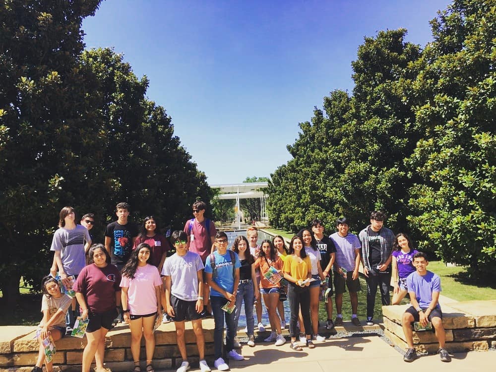 unttrioub's tweet photo. Day 4: students had the opportunity to participate in a scavenger hunt on the University of Texas at Dallas campus. This is Eva Silvia's group flexin! #TRIOUB #UNTTRIO #UBSummertime #collegetour #utd https://t.co/lUWvhPIl0R