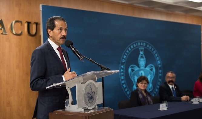 MTPNoticias's tweet photo. #Estado | El rector de la BUAP y su hija serán investigados por desvío de 400 millones🔍💰

👉 https://t.co/MUHL0x5lvy https://t.co/Z9Wx8Oeroz