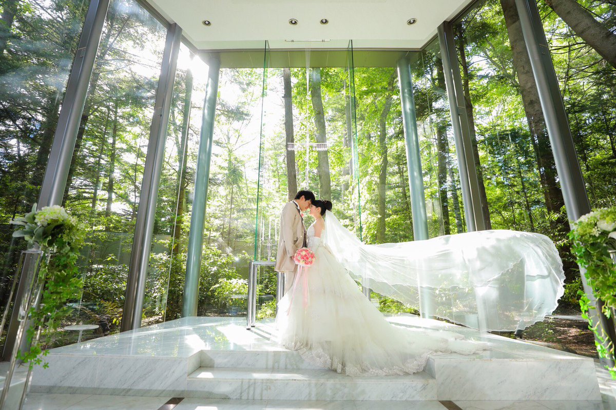 公式 アネーリ軽井沢 美しいチャペルでの一枚 まるで森に迷い込んだかのような美しい緑が広がります 結婚式 チャペル ウェディングフォト ウェディングドレス プレ花嫁 卒花嫁 19秋婚 19冬婚 長野 上田 軽井沢 結婚式場 アネーリ
