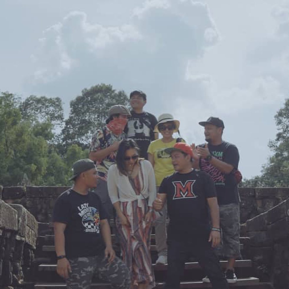 Plaguetweets's tweet photo. dgn ini kami mempersembahkan gambar band separuh (lagi empat kat rumah) ala2 khmer..yg last tu peminat dari negara china
#MASA
#masadocumentary
#poh2decade
#plaguedocumentary
#vansmy
#wearecurative
#kreat
#nyaringsampaibaring
#pixel182
#visondata_my @ Siem Reap Angkor Temple Park https://t.co/1IORoWKlpf