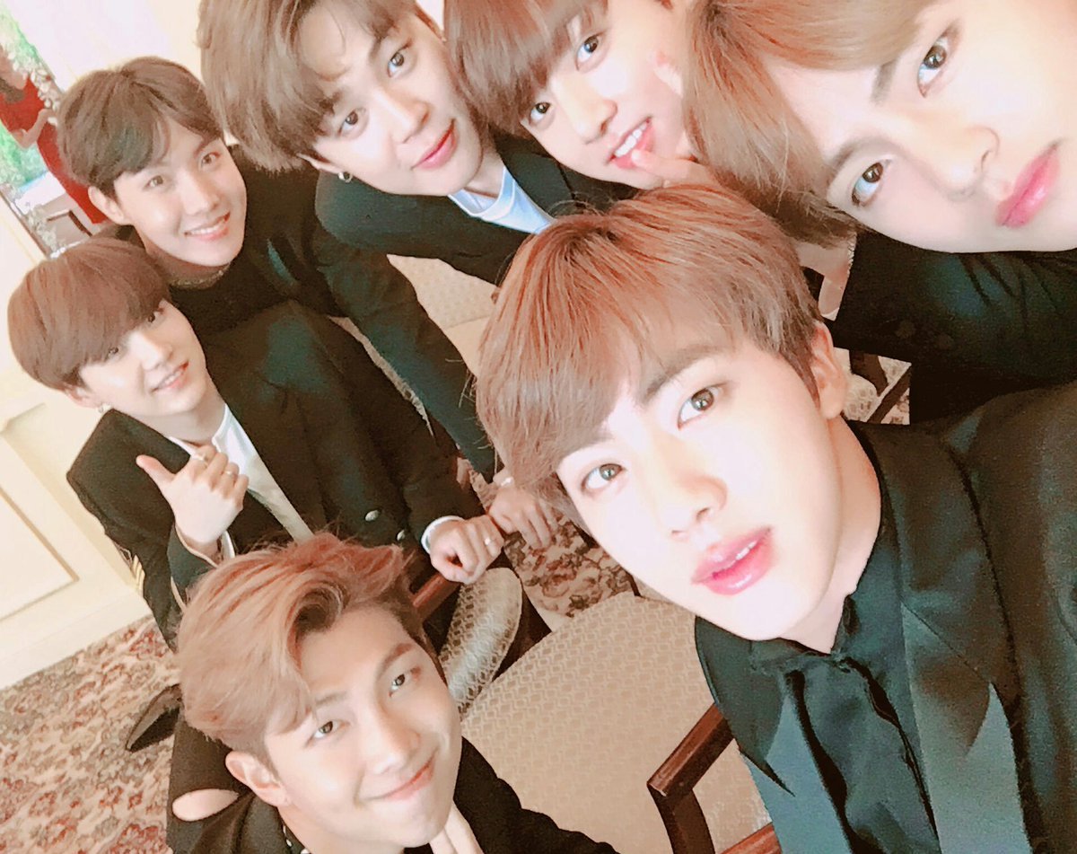 Daia_B7S's tweet photo. Buenas noches Army💜

Que tengan un buen descanso esta noche😊

Hasta mañana😘

#TeenChoice
#ChoiceSummerTour  
WORLD TOUR LOVE YOURSELF: SPEAK YOURSELF TOUR 
@BTS_twt https://t.co/QzxTkDsII8