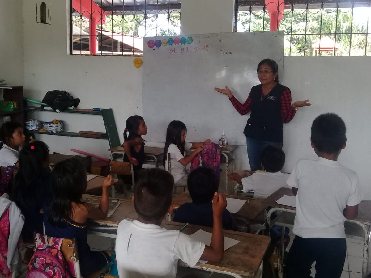 CntapsN's tweet photo. #CHARLA EDUCATIVA sobre la #Prevencion del cancer de MAMA ,#UE CRISTOBAL Vargas de la comunidad Ahuano.Promoviendo la Salud en los Centros Educativos https://t.co/zjFbxQ5ArU