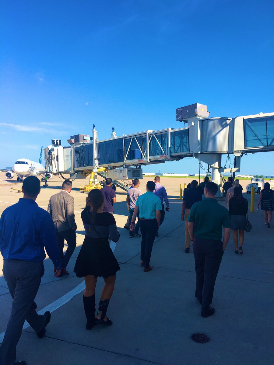 WYoungPros's tweet image. Some days we fly the flag, today we learned to fly Wichita! ✈️Thank you @FlyICT for the awesome behind the scenes tour and the presentation on @iflywichita with Valerie Wise. #iflywichita #startwithw #wyoungpros #ilovewichita