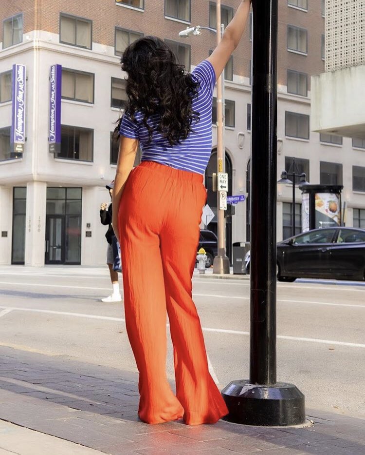 Need a little color to add to your wadrobe? 🤔💁🏽‍♀️🛍️
.
Check out The Chic Shop’s ‘Step On Out Tamato Orange Pants’ now at the-chicshop.com for 75% off all month long! #thechicshopdallas 💛
. 
#summersale #shopmylooks #fashionstyleblogs #fashiontipsdallas #dallasfashion