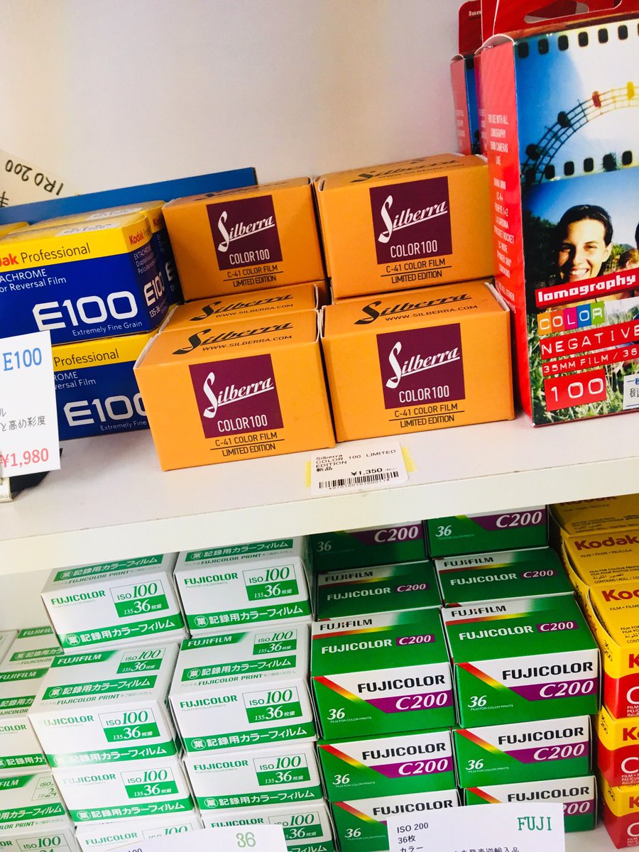 tokyocamera1st's tweet photo. チラッ

よし！まだある…

#よしじゃない #売れよ
#silberra #color100 #limitededition #東京CAMERA #フィルム https://t.co/wS1NgNBzKS
